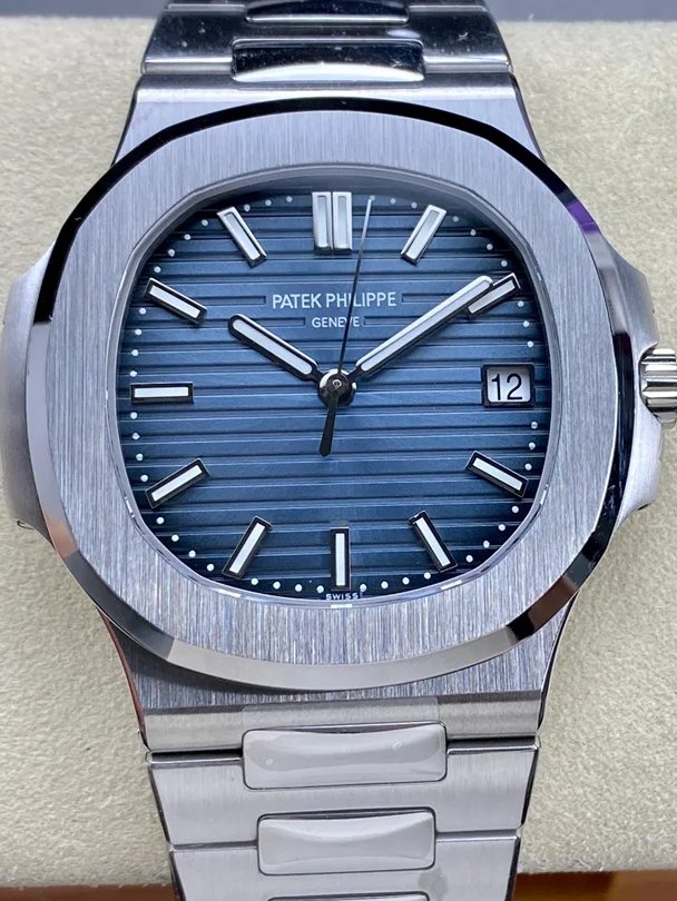 1:1 Superclone Patek Philippe 5811G Nautilus