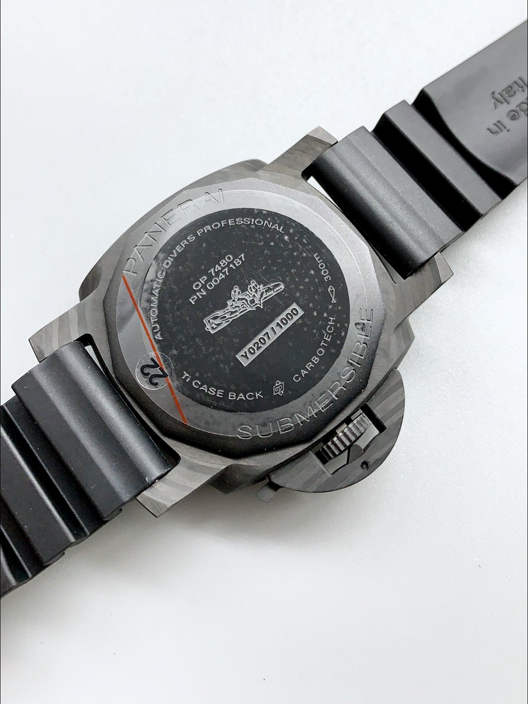 Panerai Submersible PAM02231 Carbotech Watch 42MM(1;1 Super Clone) - Image 4