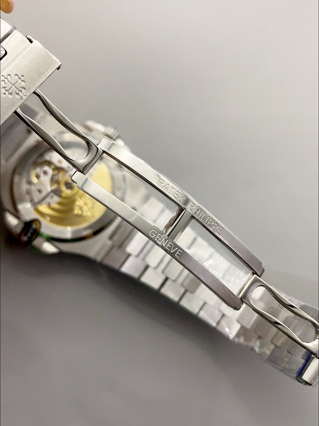 Patek Philippe Nautilus 5711 904L Steel 2023 Updated Mirror – Green Dial(1:1Super Clone) - Image 10