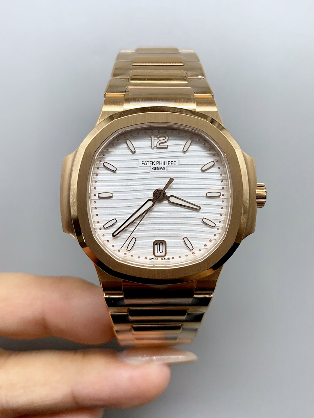 Patek Philippe Nautilus 7118R 35MM 1:1 Rose Gold White Dial (1:1Super Clone)