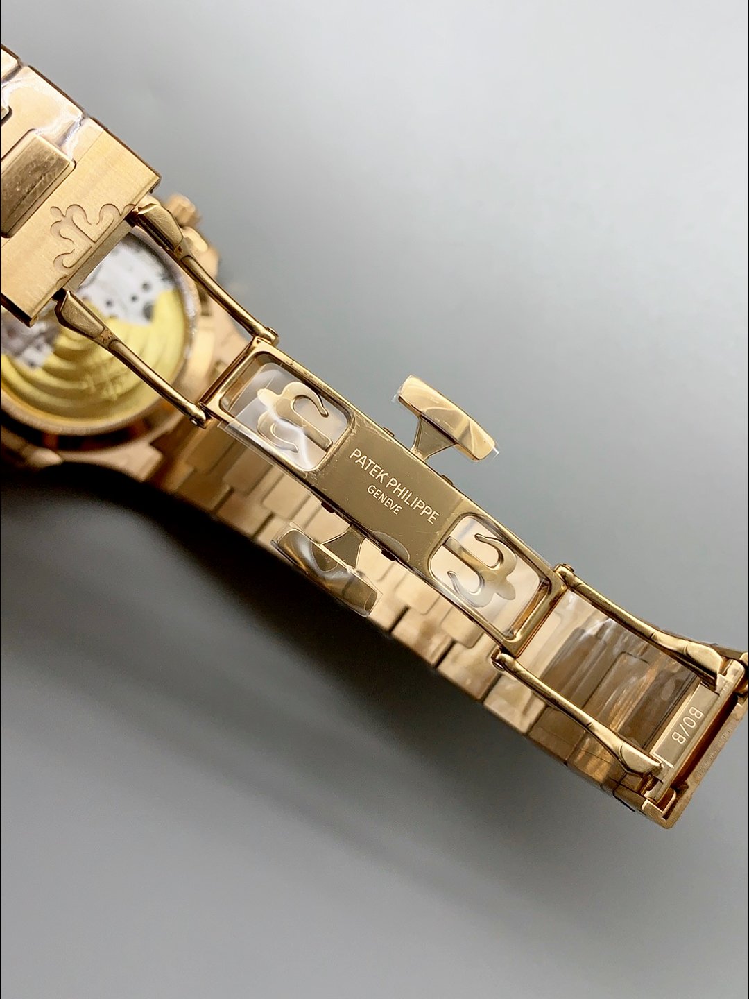 Patek Philippe Nautilus 7118R 35MM 1:1 Rose Gold White Dial (1:1Super Clone) - Image 7
