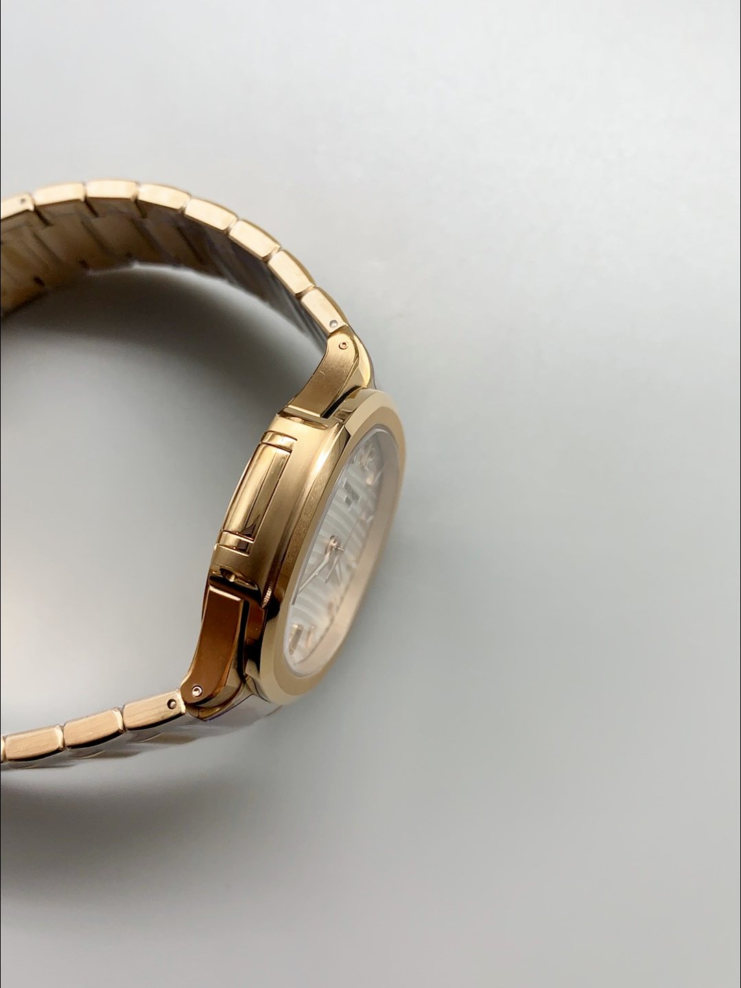 Patek Philippe Nautilus 7118R 35MM 1:1 Rose Gold White Dial (1:1Super Clone) - Image 6