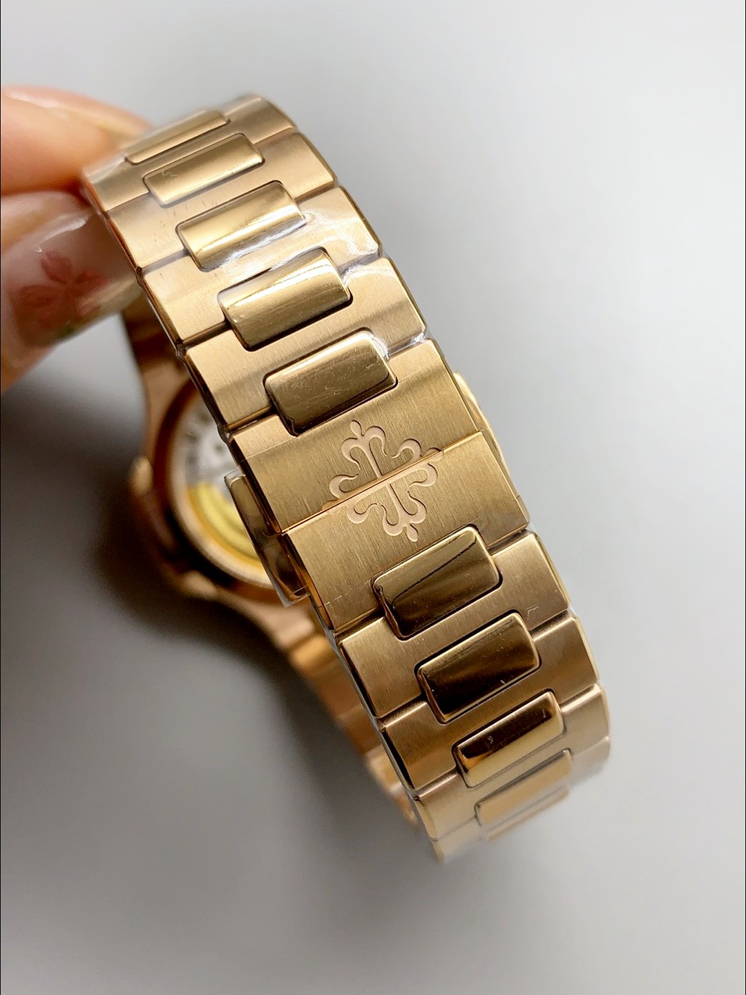 Patek Philippe Nautilus 7118R 35MM 1:1 Rose Gold White Dial (1:1Super Clone) - Image 8