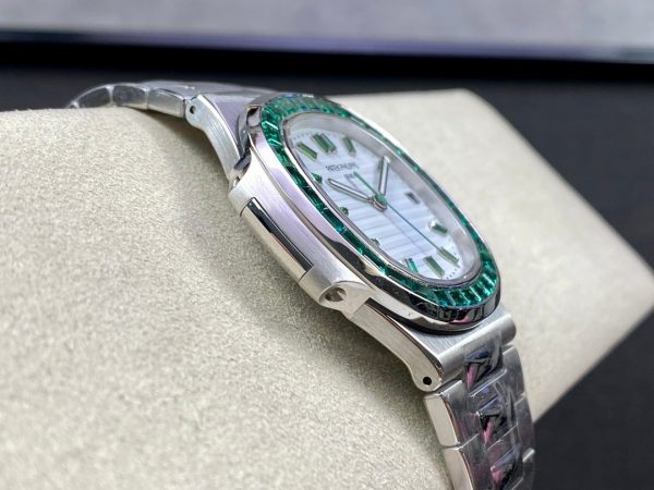 Patek Philippe Nautilus 5711 diamond-studded - Image 7
