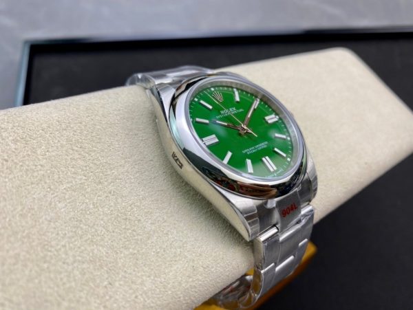 Rolex Oyster Perpetual 41 Ref: 124300(green dial oyester) - Image 6