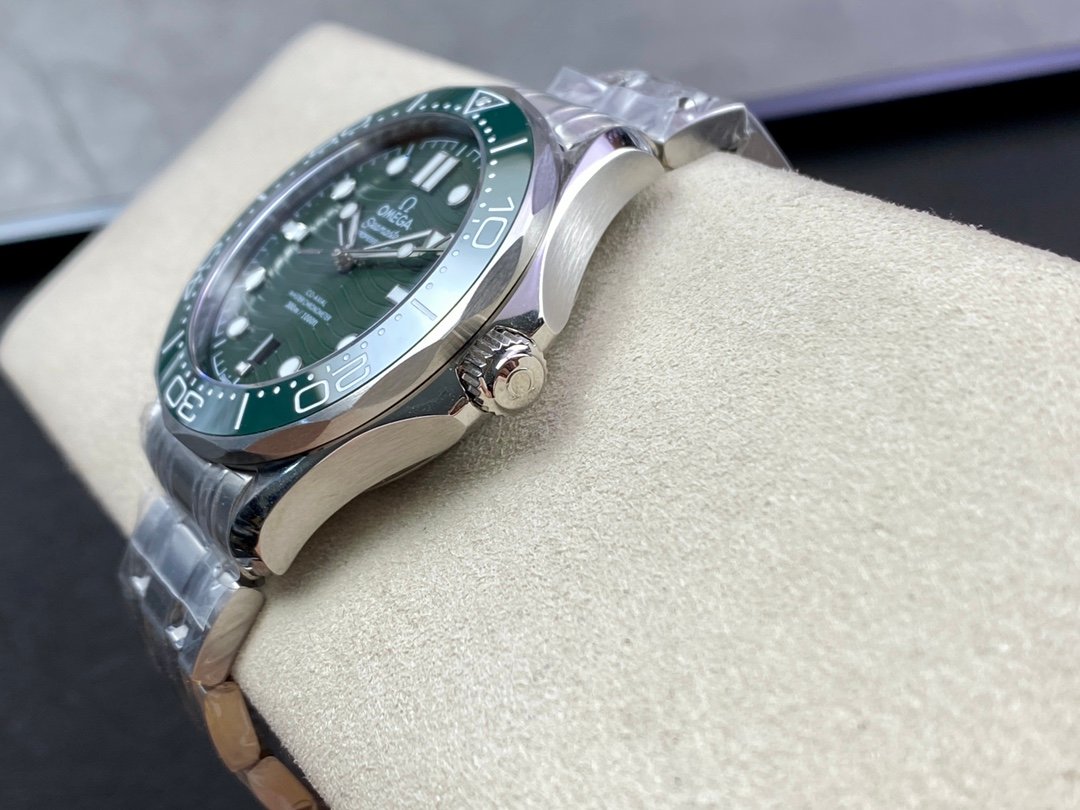 1:1 super clone OMEGA Seamaster Diver 300M 42mm Green Dial - Image 7