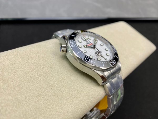 1:1 Superclone-Omega Seamaster Diver 300M Co-Axial Master Chronometer 42mm (White Dial Seamaster) - Image 6