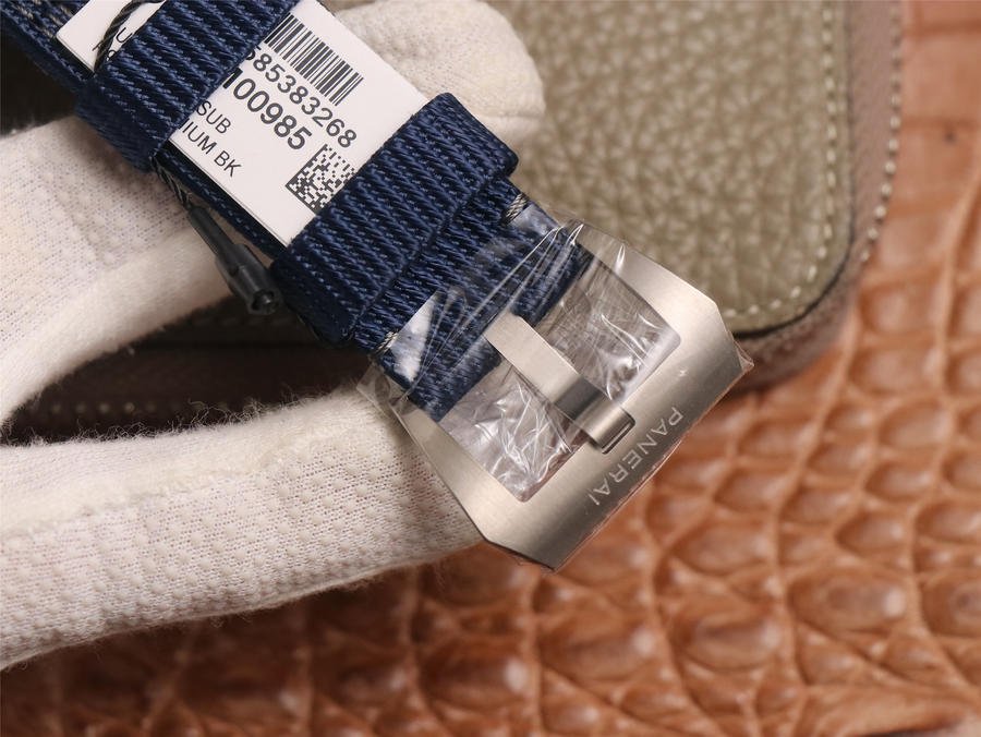 Panerai Luminor Submersible PAM 00984 – 1:1 Superclone - Image 7