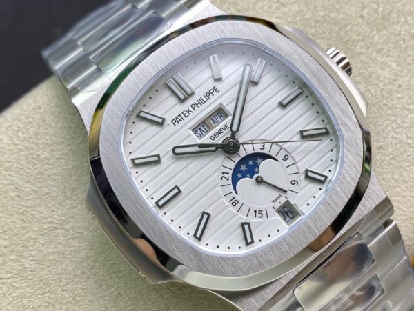 Patek Philippe Nautilus Annual Calendar 5726 - Image 2