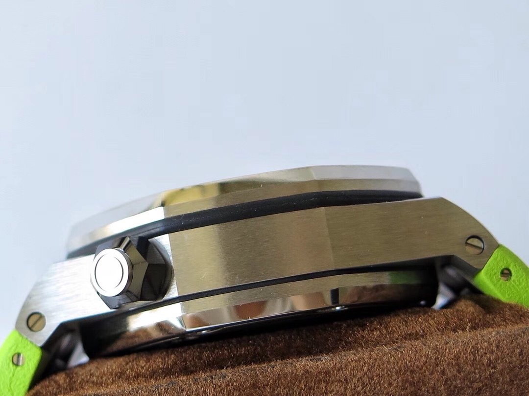 Audemars Piguet Royal Oak Offshore Diver 26703 1:1 Superclone - Image 5