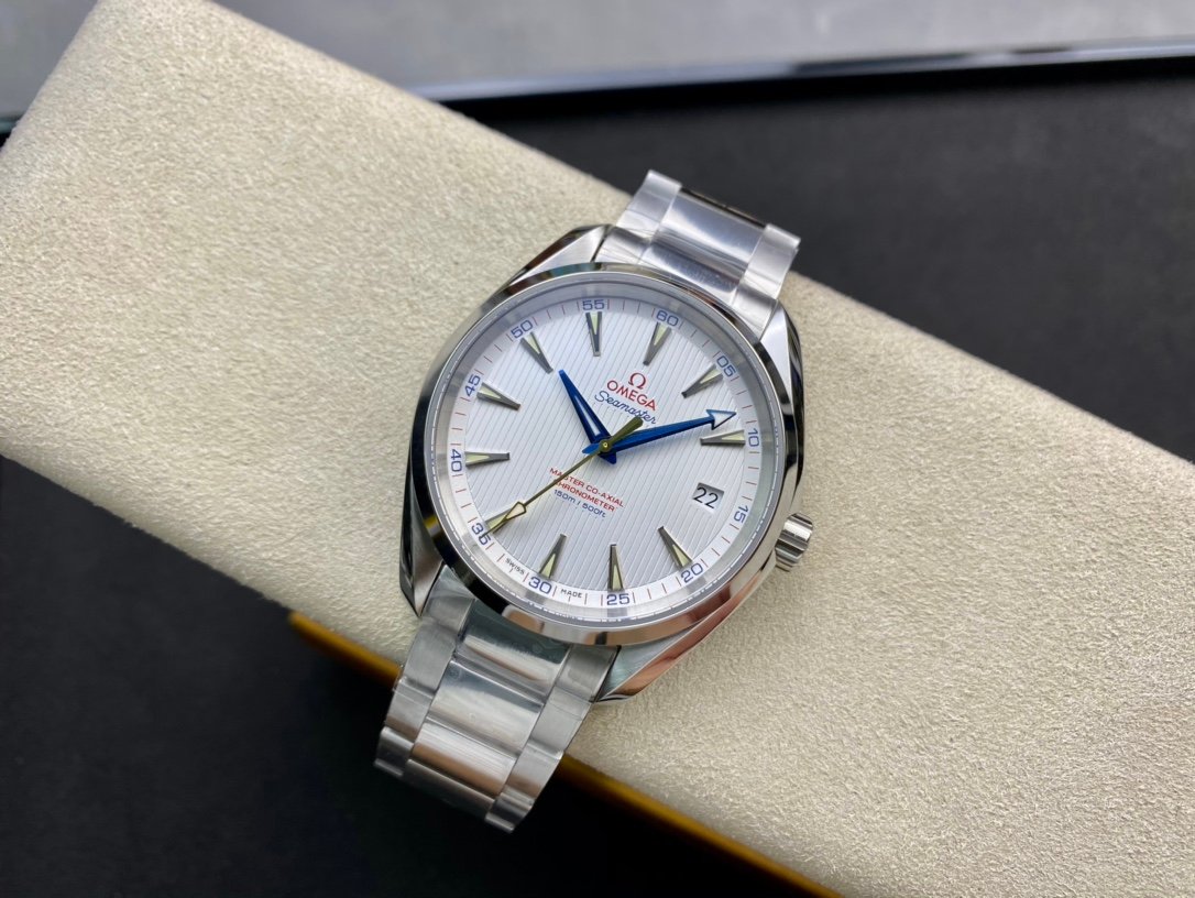 Omega Seamaster Aqua Terra 150M Co-Axial Master Chronometer - Image 4
