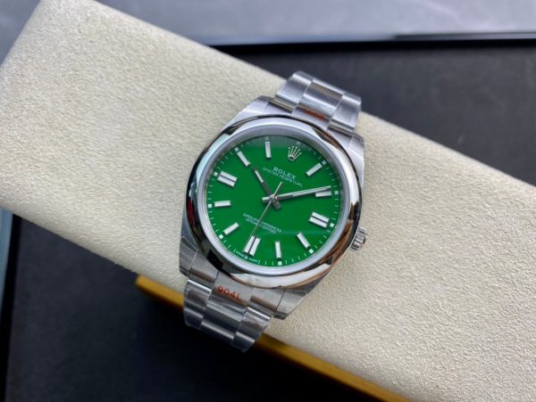 Rolex Oyster Perpetual 41 Ref: 124300(green dial oyester) - Image 4
