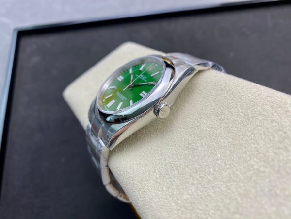 Rolex Oyster Perpetual 41 Ref: 124300(green dial oyester) - Image 7