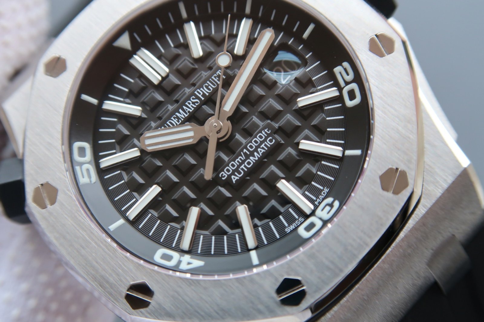 Audemars Piguet Royal Oak Offshore Diver 15703 1:1 Superclone - Image 3