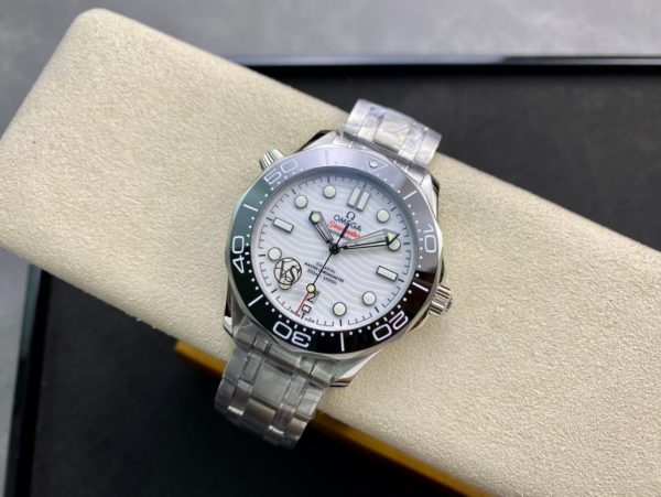 1:1 Superclone-Omega Seamaster Diver 300M Co-Axial Master Chronometer 42mm (White Dial Seamaster) - Image 4
