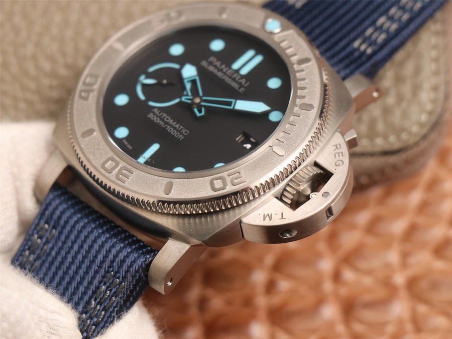 Panerai Luminor Submersible PAM 00984 – 1:1 Superclone - Image 3