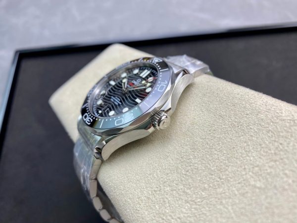 1:1 Superclone-OMEGA Seamaster Diver 300M 42mm (Black Dial seamaster) - Image 7