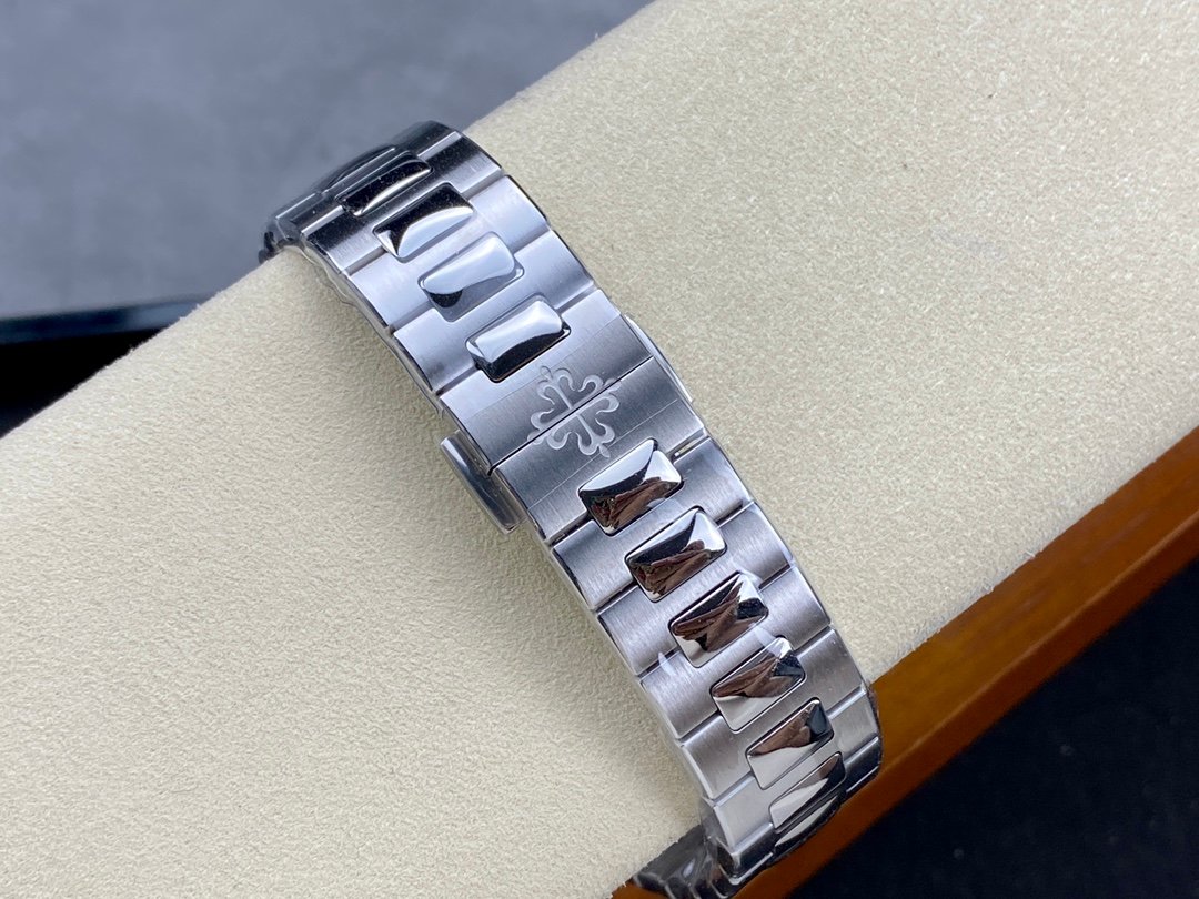 1:1 Superclone Patek Philippe 5811G Nautilus - Image 10
