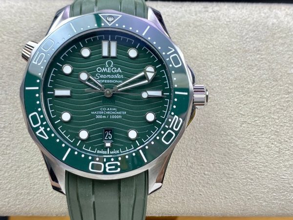 1:1 Superclone-OMEGA Seamaster Diver 300M 42mm (Green Dial Seamaster)