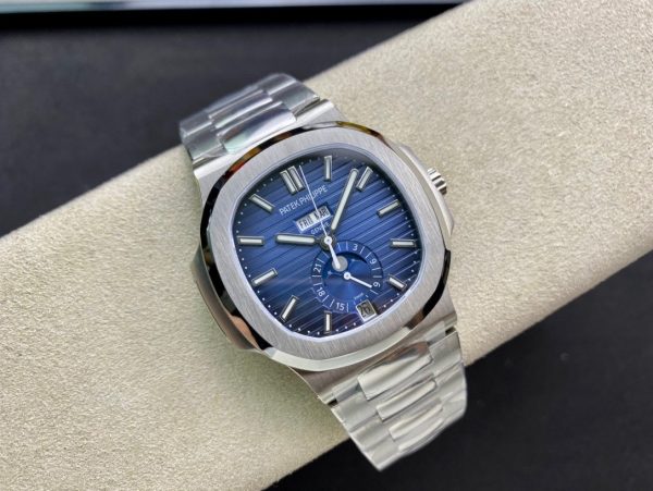 Patek Philippe Nautilus Annual Calendar 5726 - Image 5