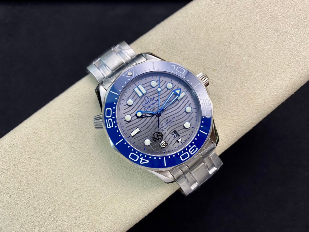 OMEGA Seamaster Diver 300M 42mm Silver Dial & Blue Bezel - Image 4