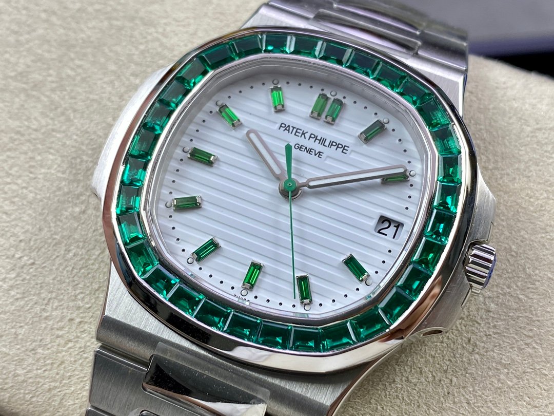 Patek Philippe Nautilus 5711 diamond-studded - Image 3