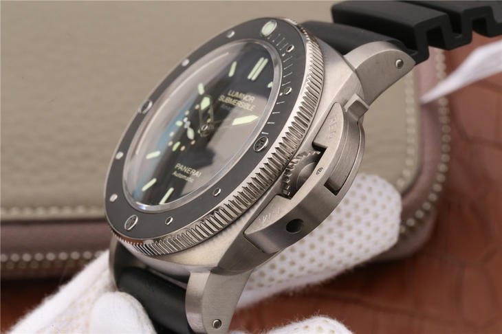 1:1 Superclone Panerai Luminor Submersible PAM389 - Image 3
