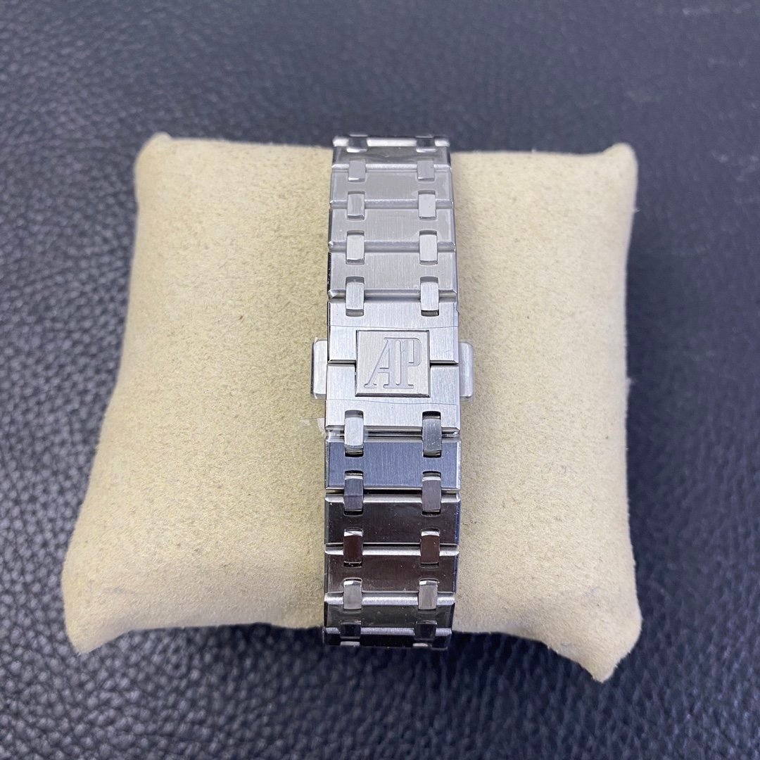 Audemars Piguet Royal Jumbo Oak Extra Thin 1:1 Superclone - Image 8