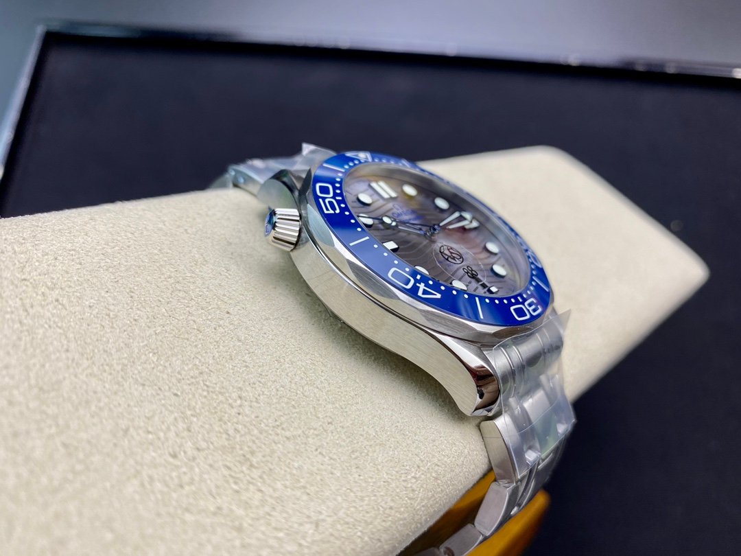 OMEGA Seamaster Diver 300M 42mm Silver Dial & Blue Bezel - Image 6