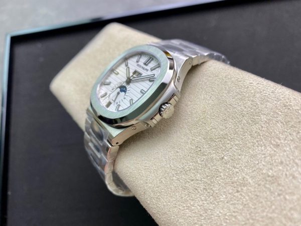 Patek Philippe Nautilus Annual Calendar 5726 - Image 7