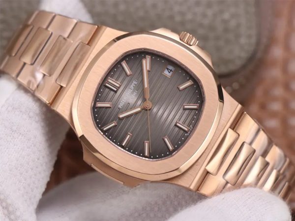 Patek Philippe Nautilus 18K Rose Gold 5711/1R -1:1 Superclone - Image 3