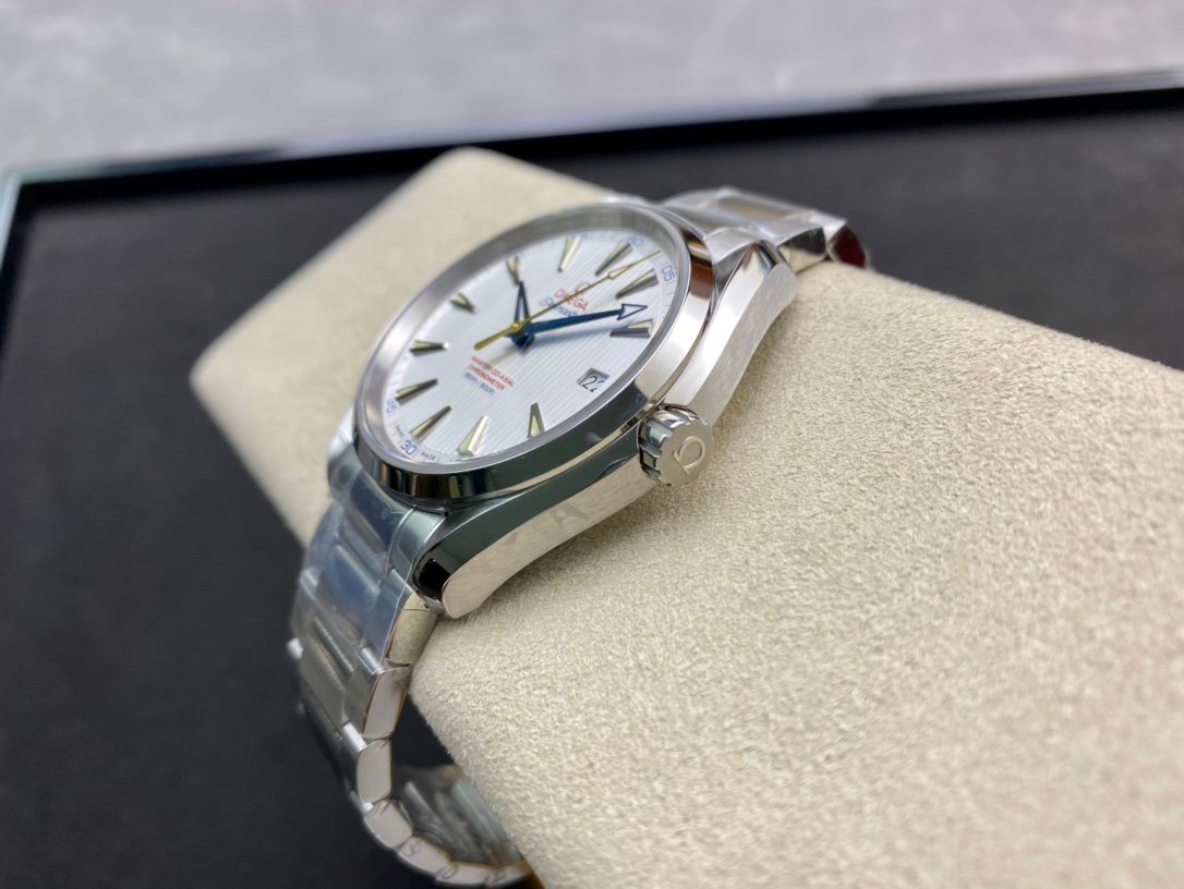 Omega Seamaster Aqua Terra 150M Co-Axial Master Chronometer - Image 7