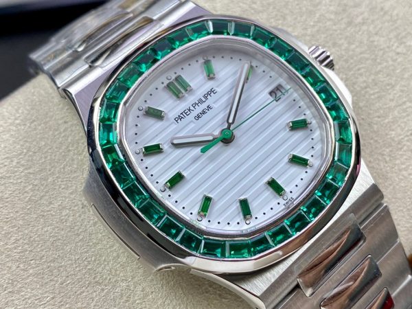 Patek Philippe Nautilus 5711 diamond-studded - Image 2