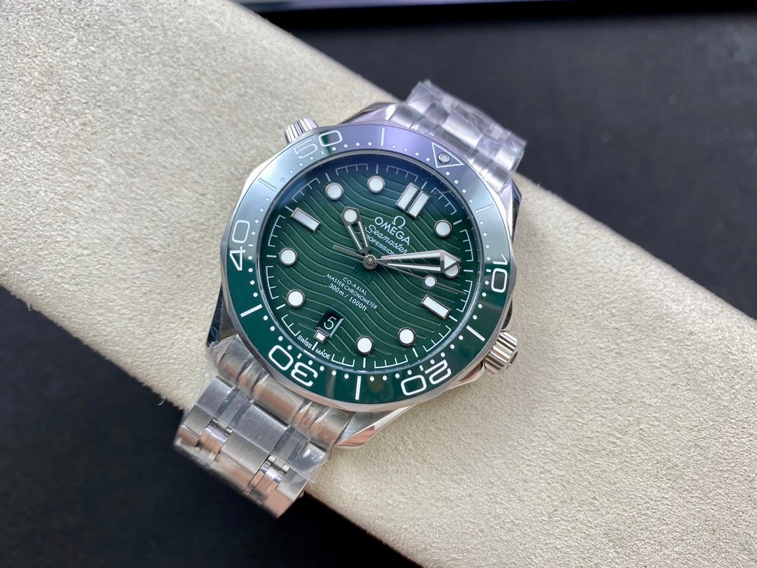 1:1 super clone OMEGA Seamaster Diver 300M 42mm Green Dial - Image 4