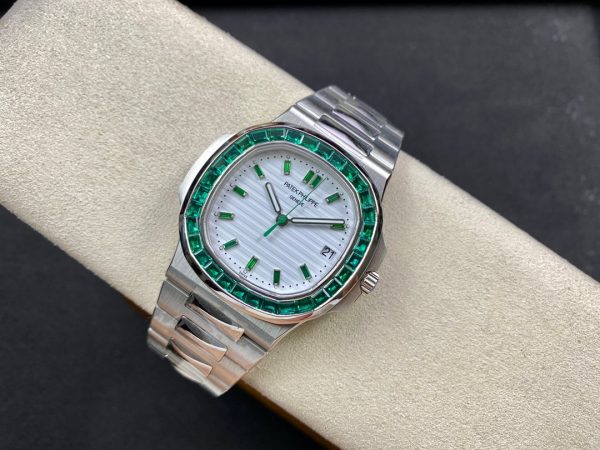 Patek Philippe Nautilus 5711 diamond-studded - Image 4