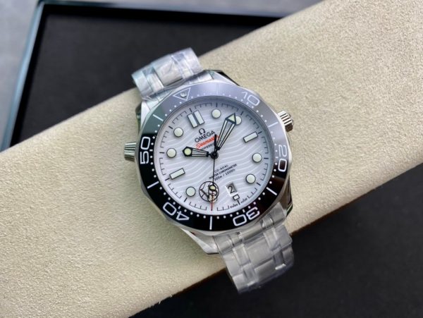 1:1 Superclone-Omega Seamaster Diver 300M Co-Axial Master Chronometer 42mm (White Dial Seamaster) - Image 5