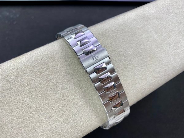 Patek Philippe Nautilus 5711 diamond-studded - Image 9