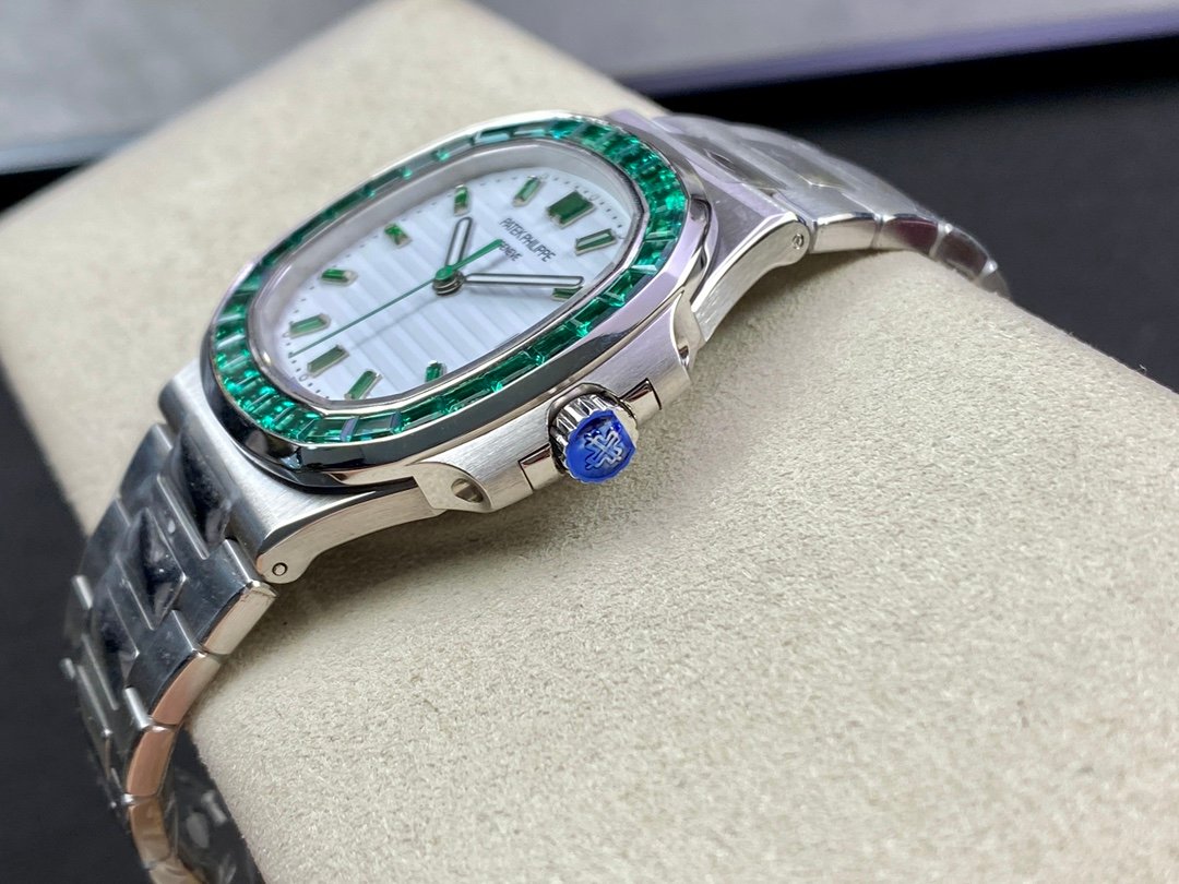 Patek Philippe Nautilus 5711 diamond-studded - Image 6