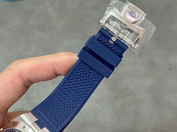 1:1 Super Clone Vacheron Constantin Overseas 5500V - Image 4