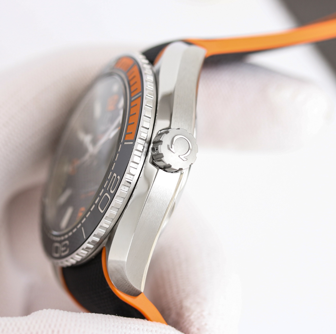 Omega Seamaster Planet Ocean 600M Black dial 43.5mm - Image 3