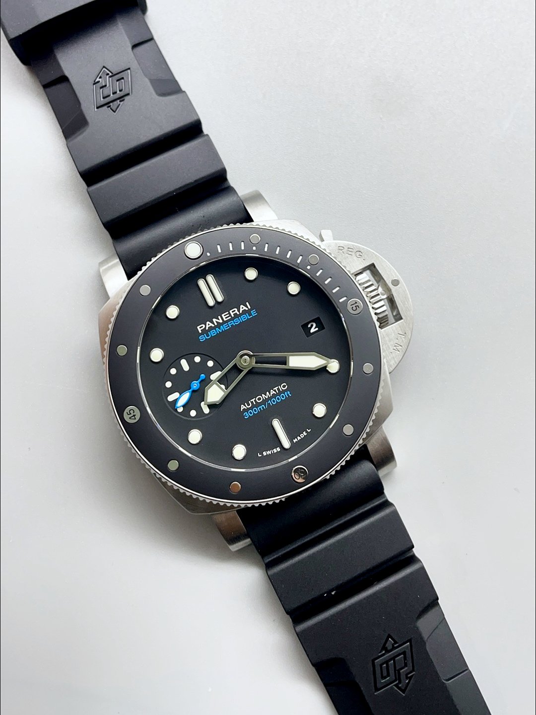 Panerai Luminor Submersible PAM0683 Titanium (1:1Super Clone) - Image 3