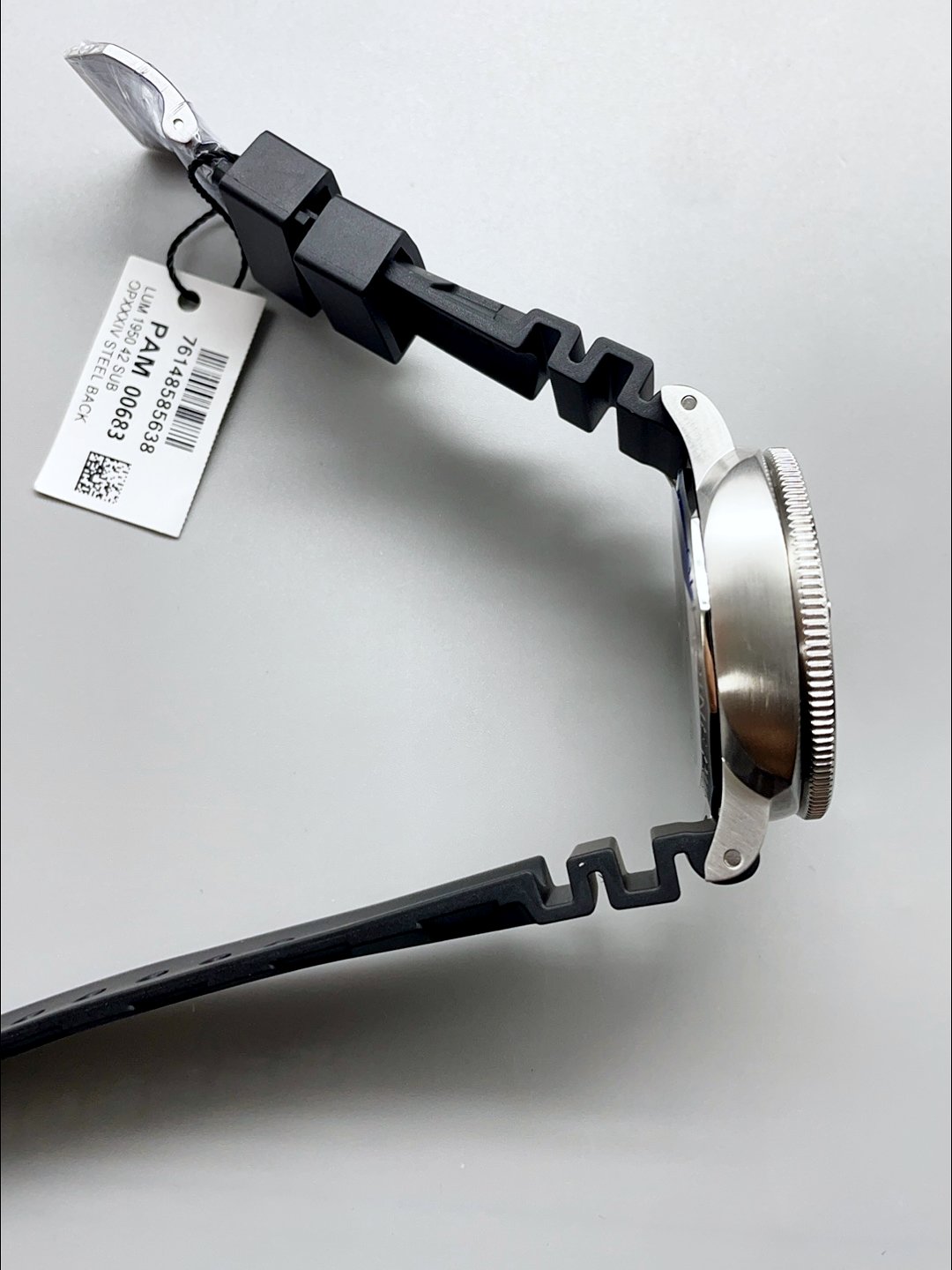 Panerai Luminor Submersible PAM0683 Titanium (1:1Super Clone) - Image 7