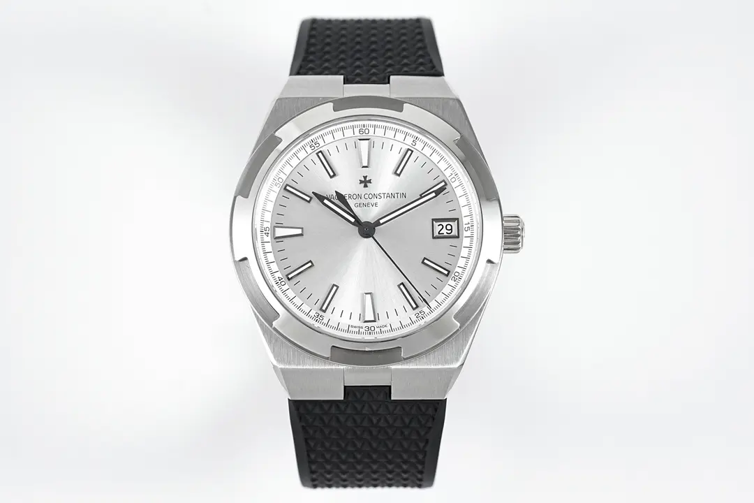 Vacheron Constantin Overseas – Silver Dial, Black Rubber Strap, 41mm Stainless Steel Case