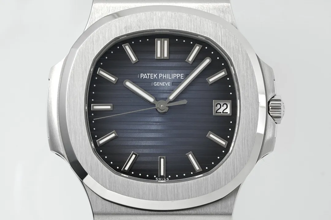 Patek Philippe Nautilus 5811G Blue Dial Steel - Image 2