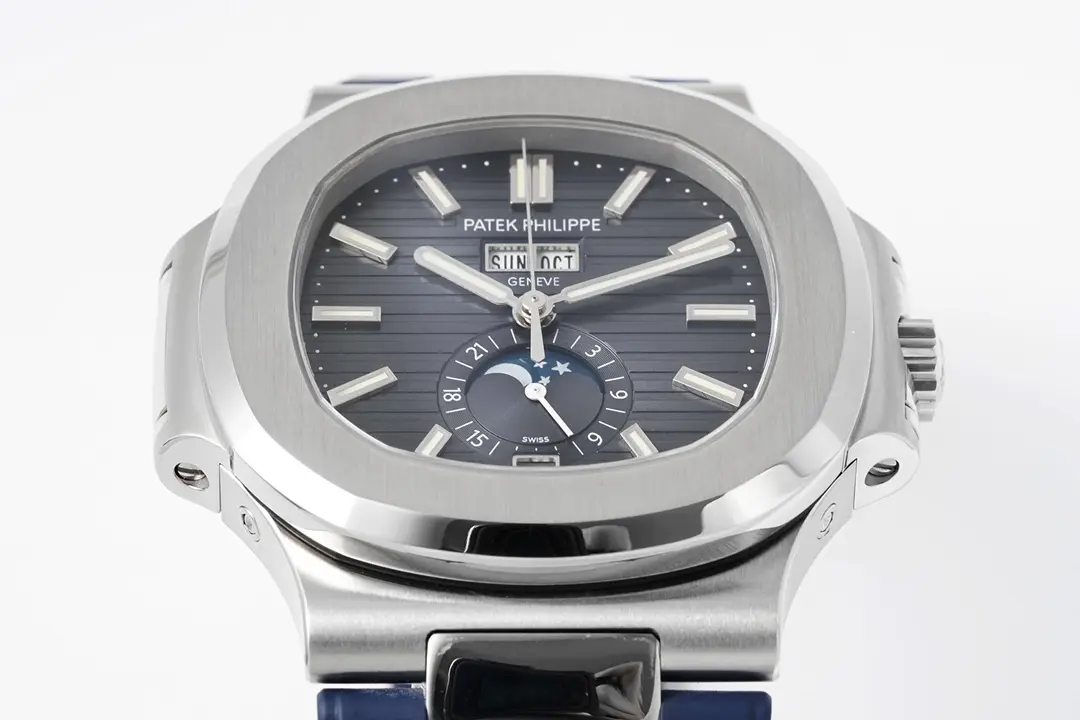 Patek Philippe Nautilus 5726/1A Blue Rubber - Image 3