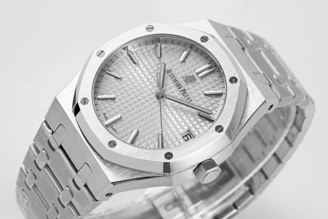 Audemars Piguet Royal Oak 15500V2 Silver - Image 3