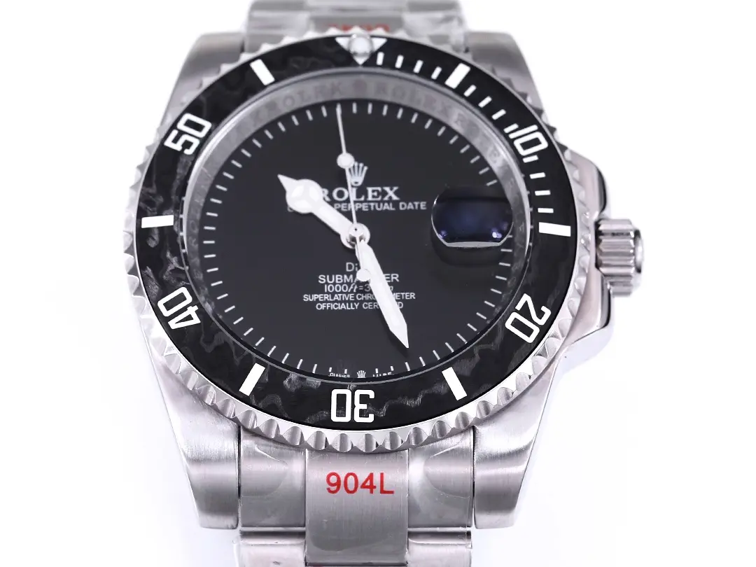 Rolex Submariner PARAKEET – Custom Black Gradient Green Dial, Carbon Fiber Bezel, Stainless Steel - Image 4
