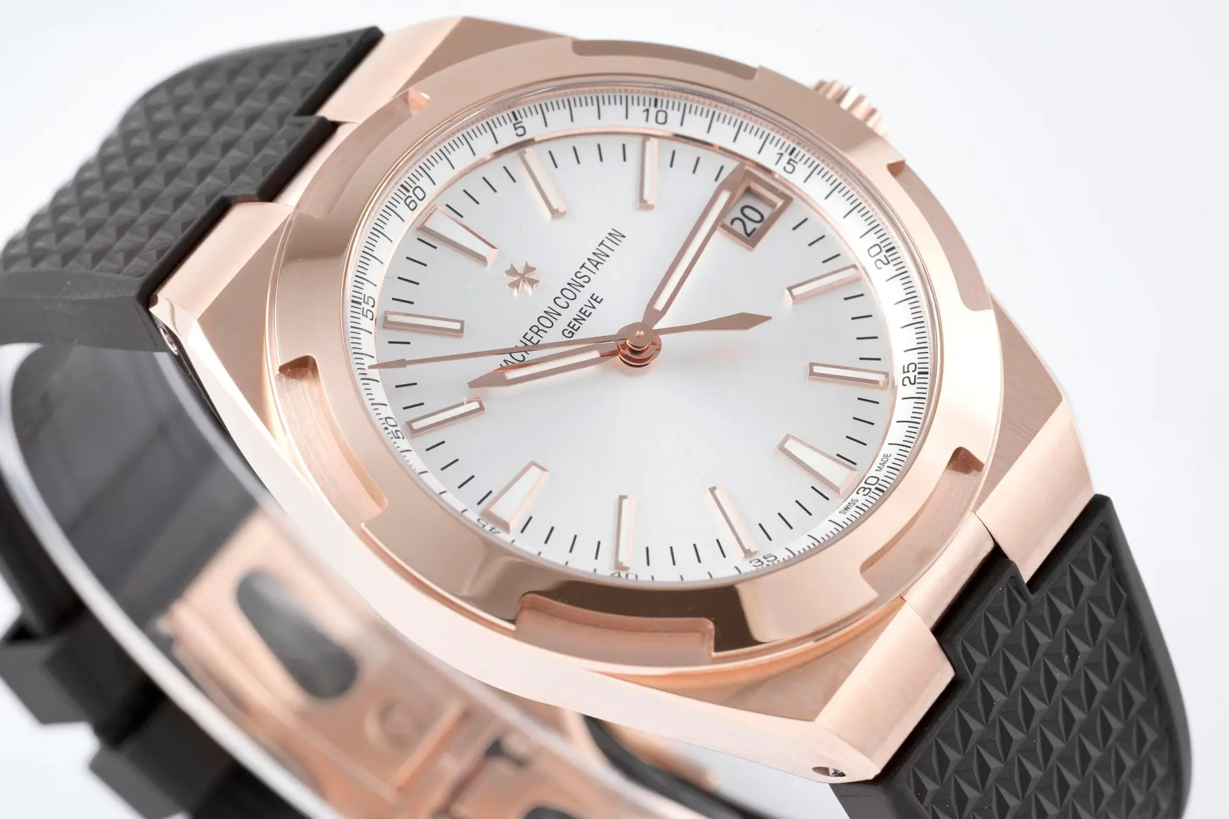 Vacheron Constantin Overseas 4500V Series – Rose Gold Case, Black Rubber Strap, Luxury - Image 4
