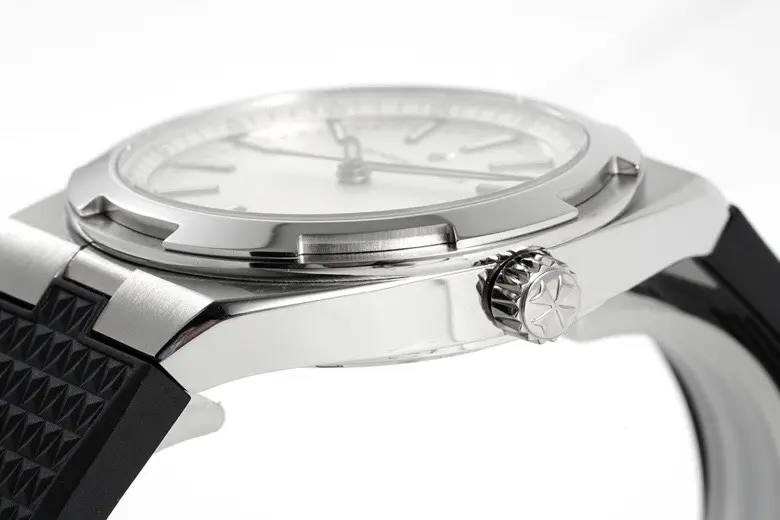 Vacheron Constantin Overseas 4500V Series – Silver Dial, Black Rubber Strap, Luxury Steel – Quality - Image 4