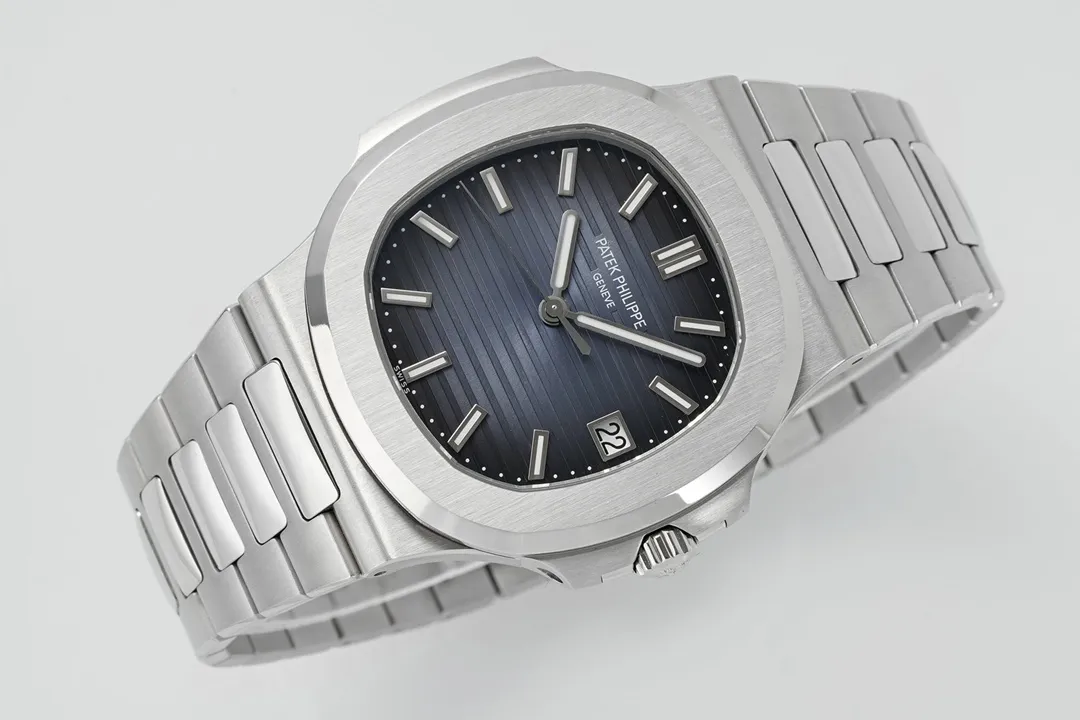 Patek Philippe Nautilus 5811G Blue Dial Steel - Image 4
